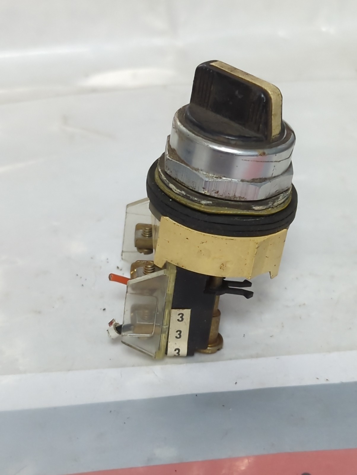 Used ALLEN BRADLEY,800T-H2,SERIES N SELECTOR SWITCH PRE-OWNED