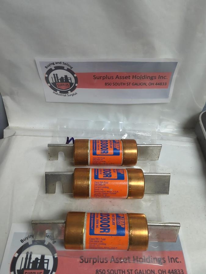GOULD SHAWMUT,A2D300R,AMP-TRAP 300 AMP FUSE LOT OF 3 NOS