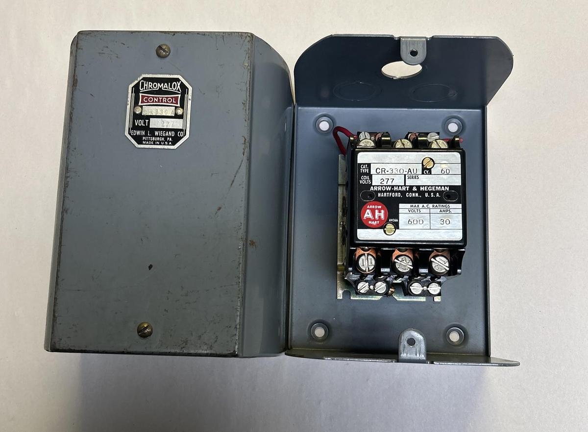 Used CHROMALOX,CR330AU,CONTACTOR ENCLOSED 30AMP 277V
