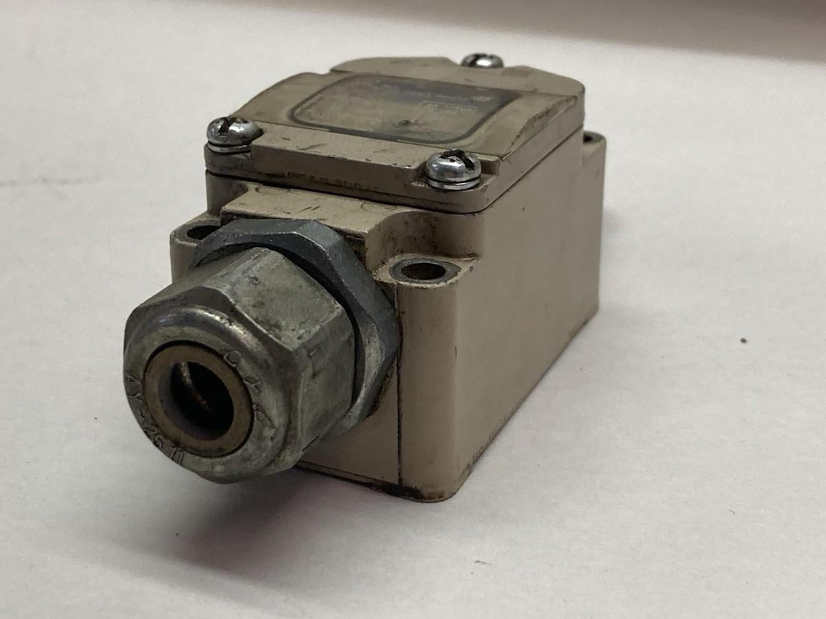 Used Omron,WLD2-LD,Limit Switch 115VDC 10A Type 3, 4 and 13