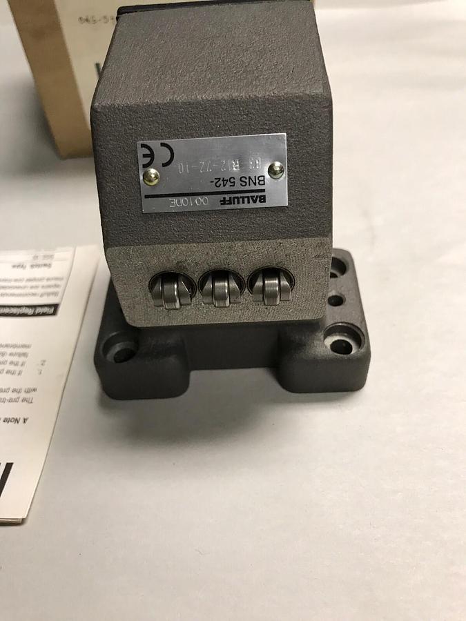 Balluff,BNS-542-B03-R12-72-10,Mechanical Position Switch