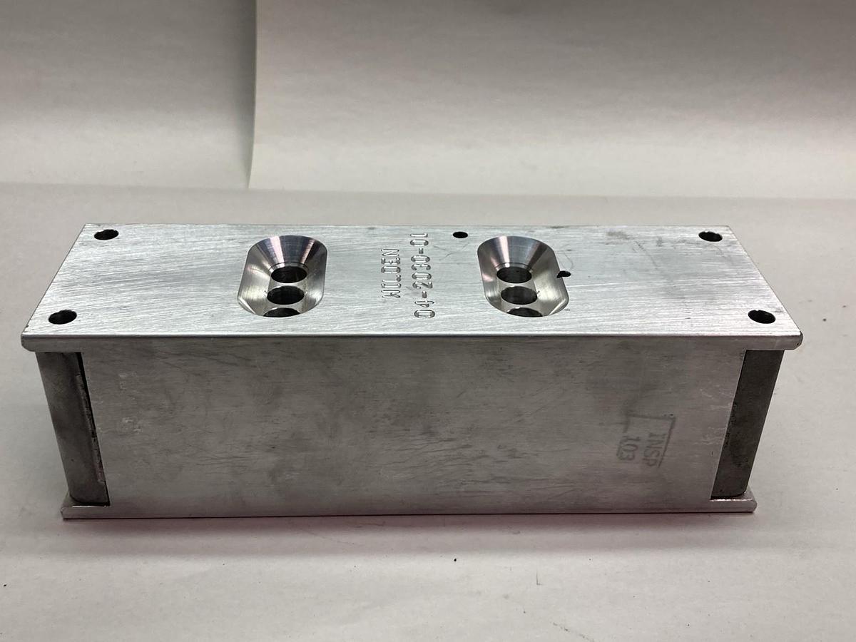 Used Wilden,04-2030-01,Air Valve Assembly