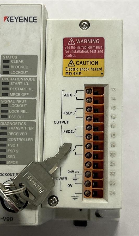 Used KEYENCE CORP,PJ-V90,PHOTOELECTRIC SENSOR BASE CONTROLLER