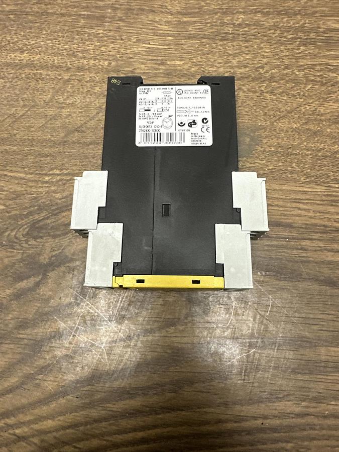 Used Siemens,IEC-60947-5-1,Sirius Auxilliary Contact