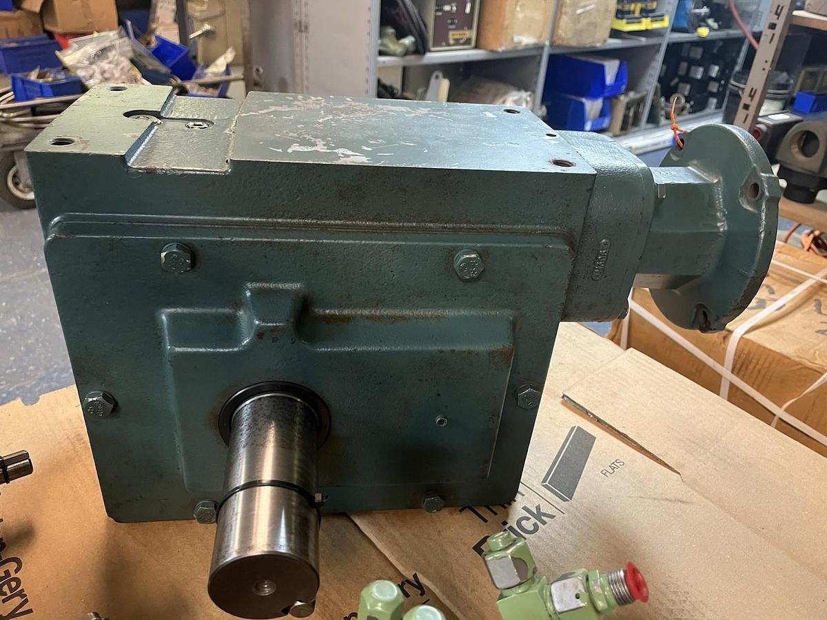 Used DODGE,140C350B200,TIGEAR SPEED REDUCER RATIO 200 INPUT 2.5HP 1750RPM 2-1/8" SHAF