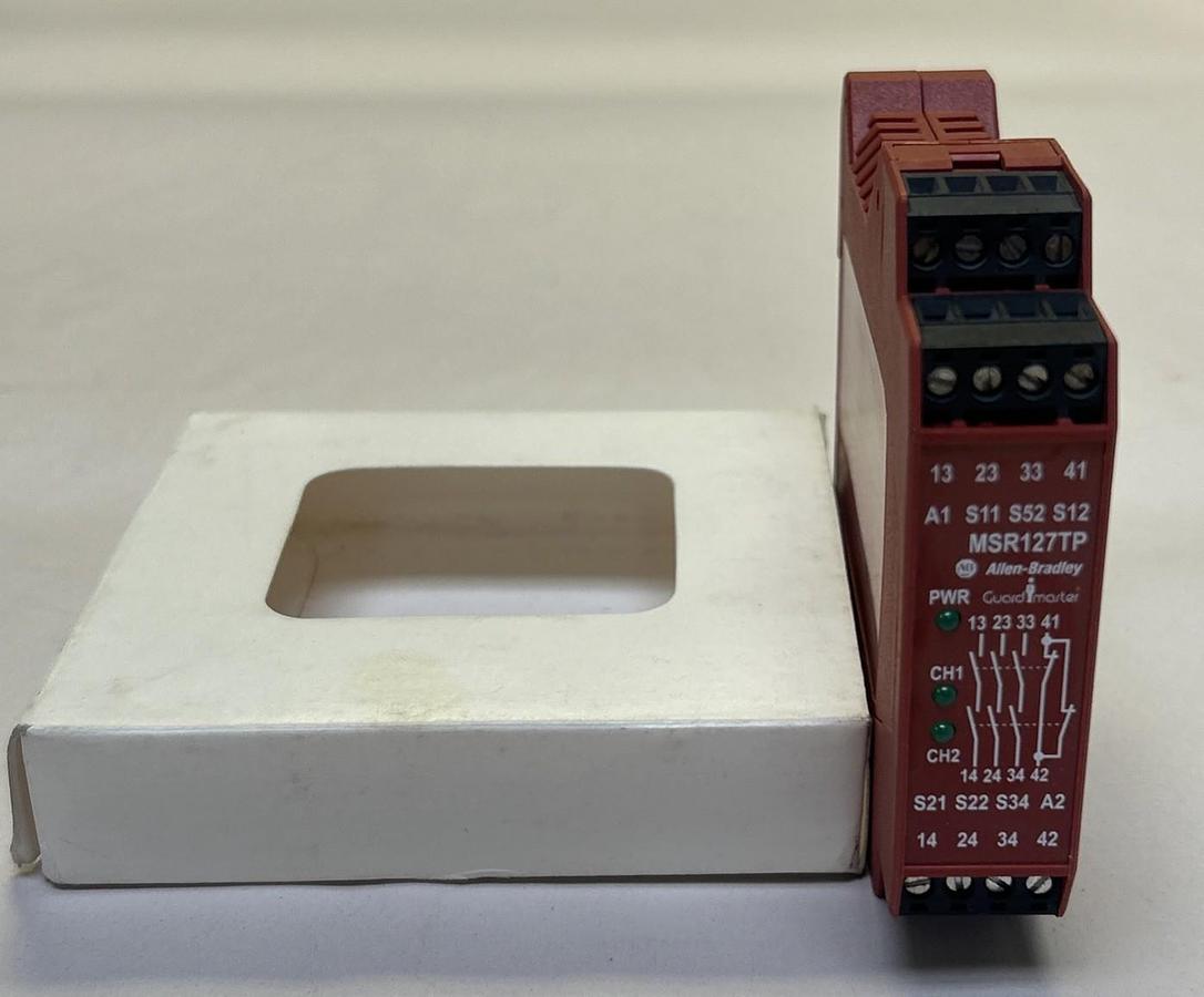 Used ALLEN BRADLEY,440R-N23131,SAFETY RELAY NEW