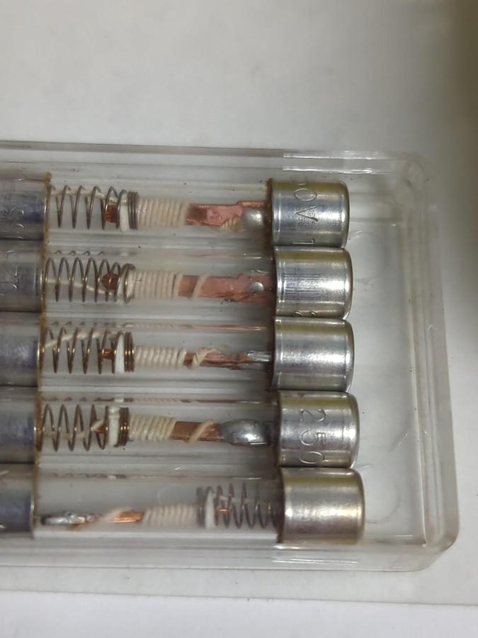 COOPER BUSSMANN,F02B250V,BUSS 1 AMP FUSES LOT OF 50 NOS