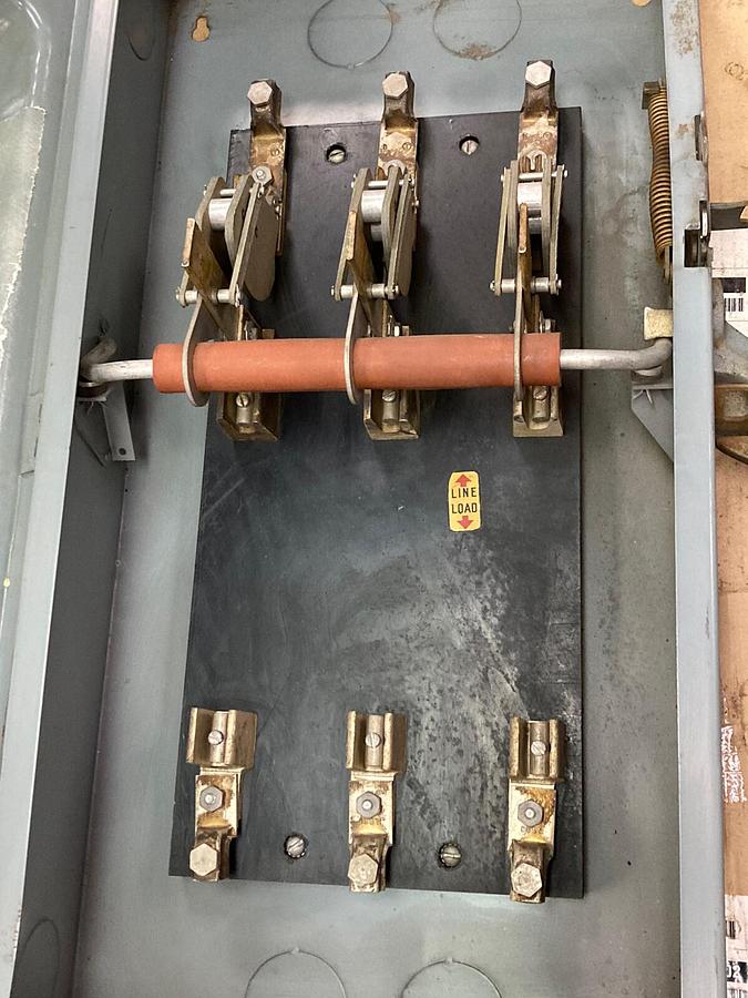 Used Trumbull Electric,72364VT,Enclosed Disconnect Switch 200 Amp