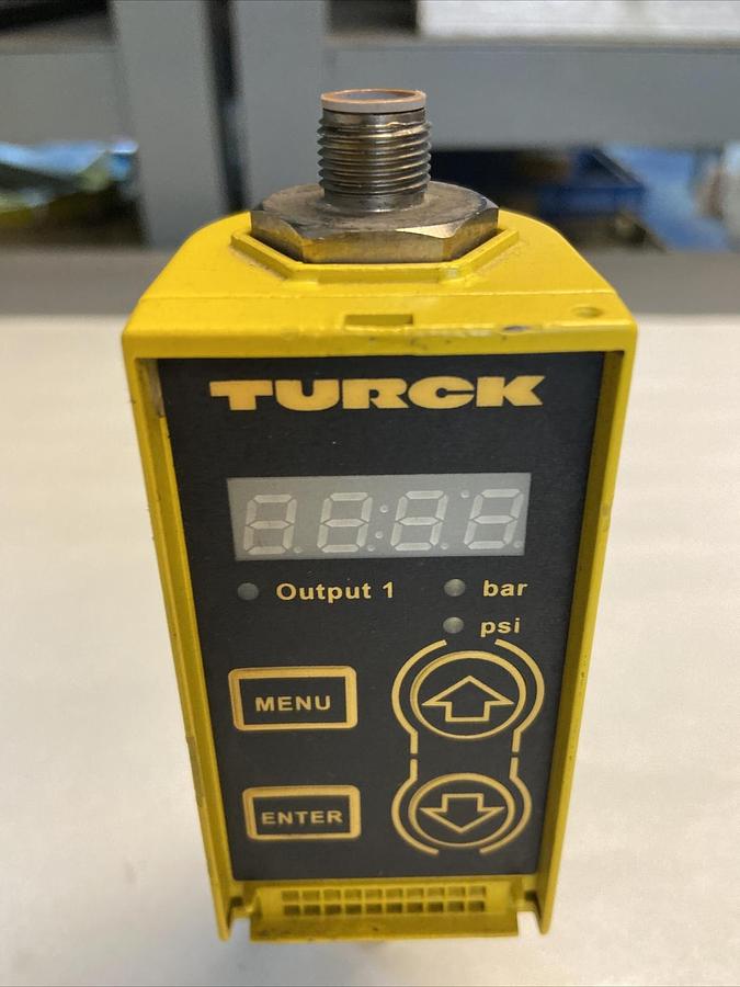 Used Turck,PC250-GI1/4A1M-LUAPN8X-H1141,Flow Sensor 0-250 Bar/3625Psi