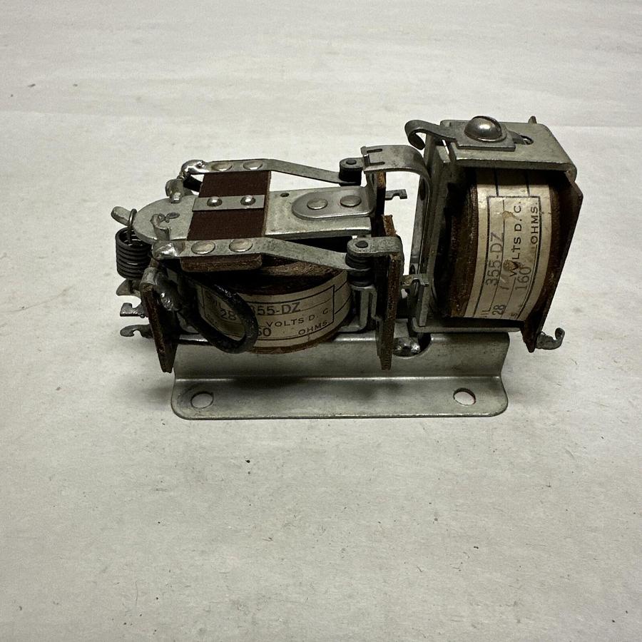 Used Leach Relay,2417,Electromagnetic Relay 28V 160 Ohm (G114)