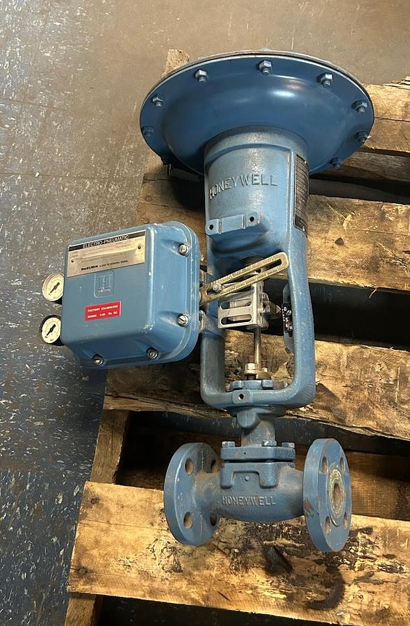 Used DEZURIK,851403-1D20-2J6-19-PDEL-AAA,ELECTRO-PNEUMATIC ACTUATOR VALVE 1"