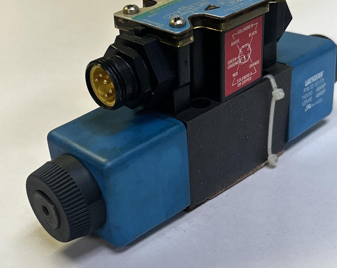 Used VICKERS,DG4V-3S-6C-M-FPA5WL-B5-60,HYDRAULIC DIRECTIONAL CONTROL SOLENOID VALVE