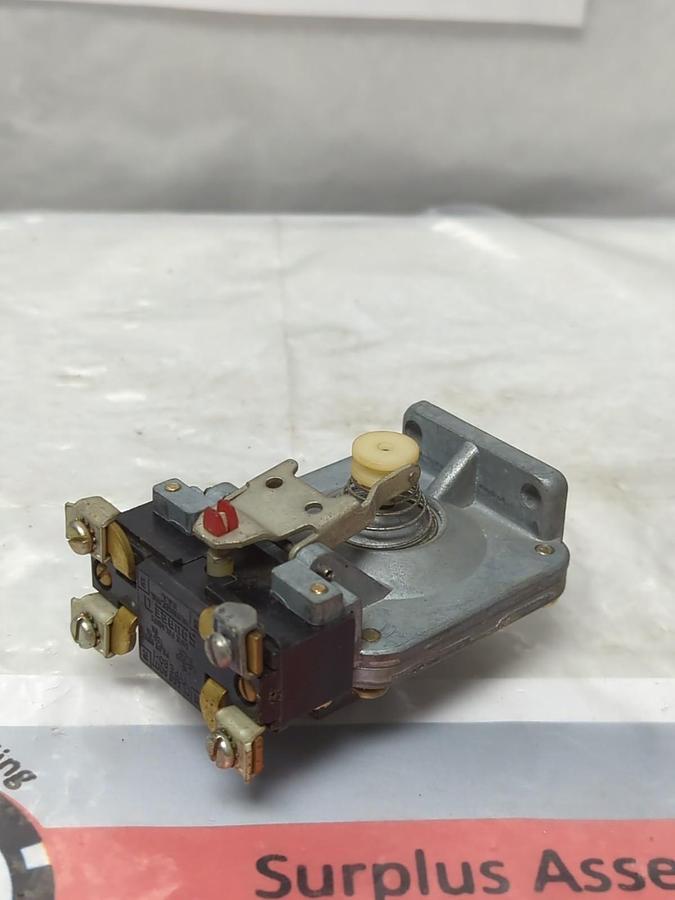 Used SQUARE D,9007-BO-1,SNAP SWITCH WITH ADJUSTABLE TIMER PRE-OWNED