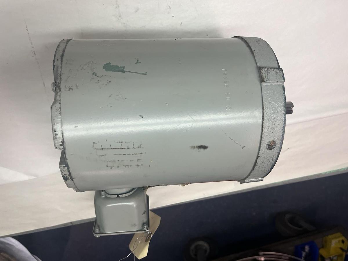 Used RELIANCE,P56H3831P-XP,SXT MOTOR 1/3HP 1725RPM 3PH FB56C