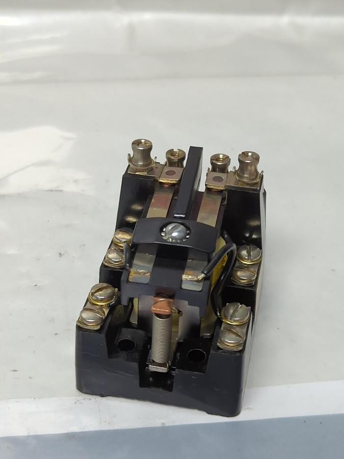 Used CROUSE-HINDS,MR2TU20,MIDGET RELAY 110V 50/60VY PRE-OWNED