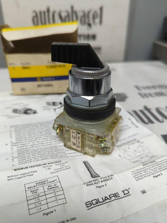 SQUARE D,KS88FBH2,CLASS 9001 SERIES H SELECTOR SWITCH NOS