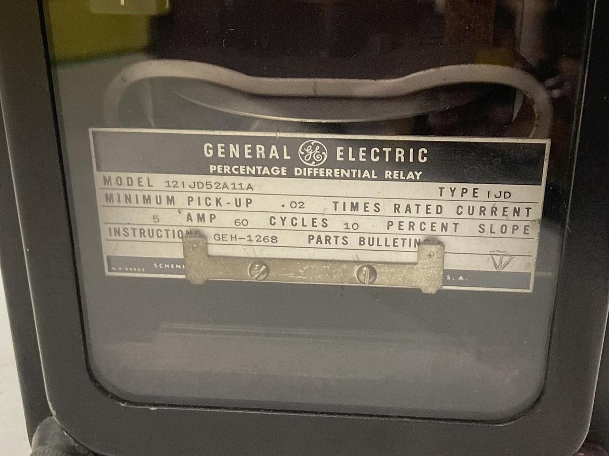 Used General Electric,12IJD52A11A,Auxiliary Relay 5A 60 Cycles 10 Percent Slope