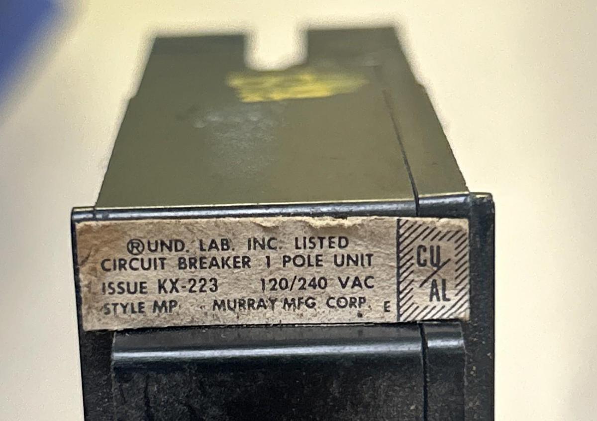 Used MURRAY,MP115,CIRCUIT BREAKER 15A 120/240V 1P LOT OF 19