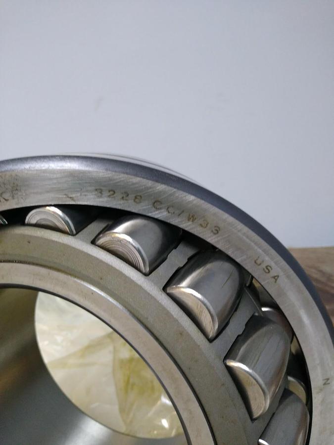 SKF,23228 CC/W33,Spherical Roller Bearing NOS