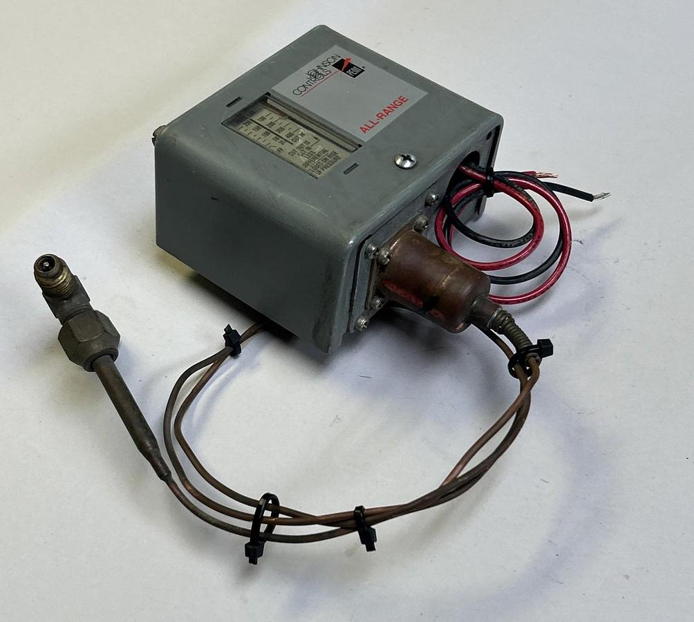 Used JOHNSON CONTROLS,P70AA-118,PRESSURE CONTROL