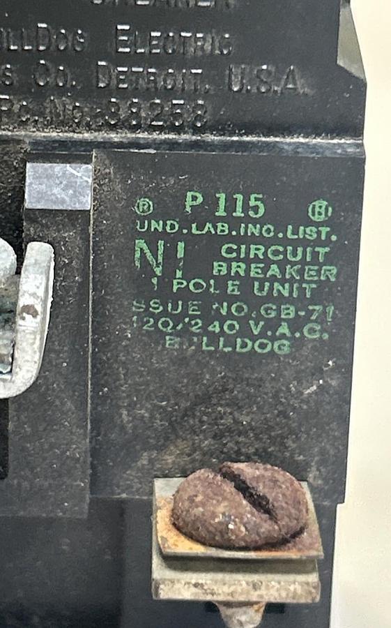 Used BULLDOG ELECTRIC,P115,PUSHMATIC CIRCUIT BREAKER 15A 120/240V 1P LOT OF 4