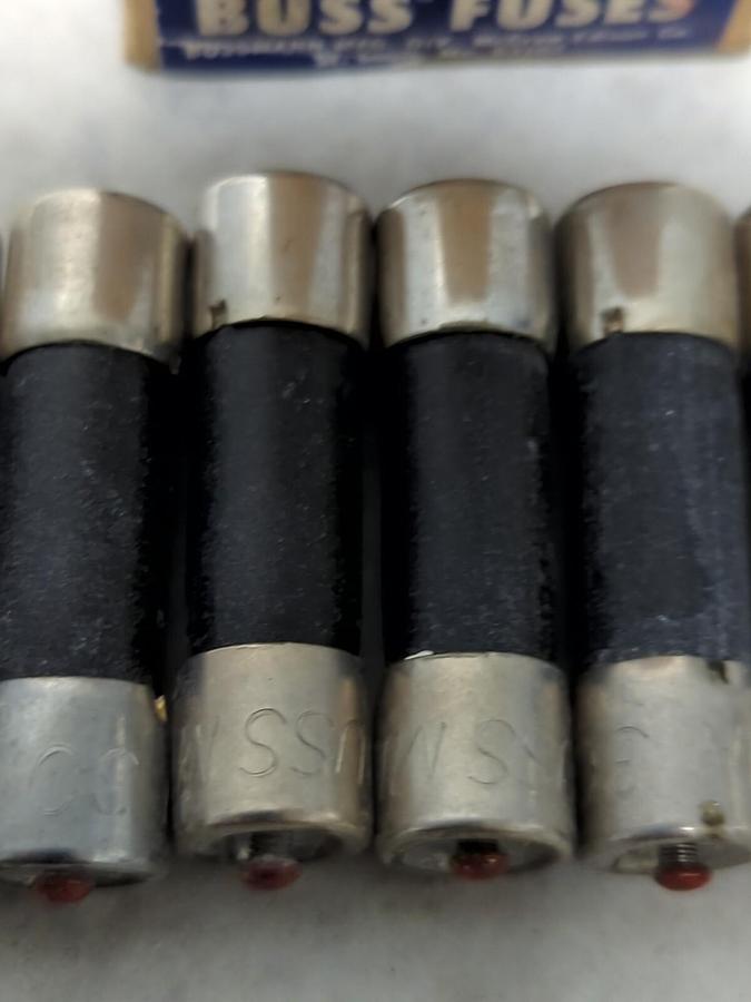 COOPER BUSSMANN,MIN 30,BUSS FUSE 30 AMP LOT OF 8 NOS