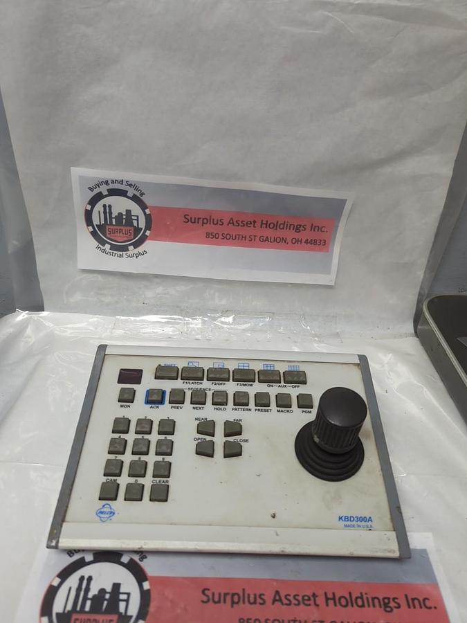 Used PELCO,KBD300A,UNIVERSAL INDUSTRIAL JOYSTICK KEYBOARD REV:A0 12V 50/60HZ