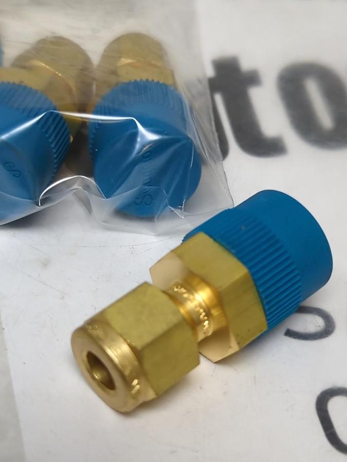 SWAGELOK,B-400-1-6,1/4T X 3/8MNPT MALE CONNECTOR LOT OF 4 NOS