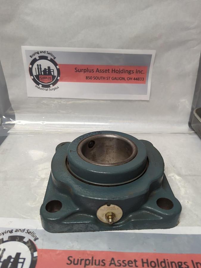 Used DODGE,048062,FLANGE 4-BOLT MOUNT UNISPHERE BEARING F4B-UNI2-215E 2-15/16 IN BORE