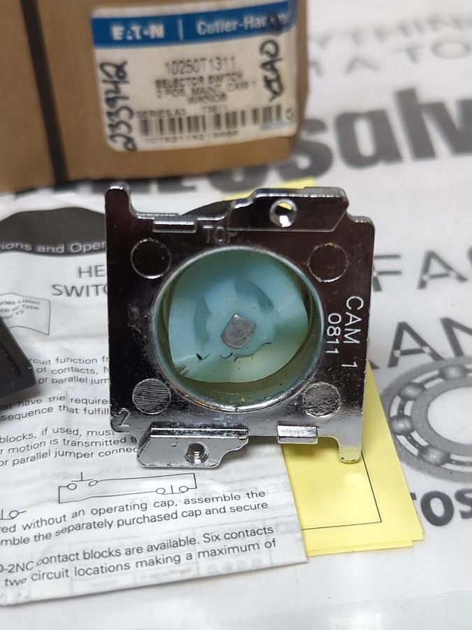 EATON CUTLER HAMMER,10250T1311,2 POSITION SELECTOR SWITCH WITH KNOB