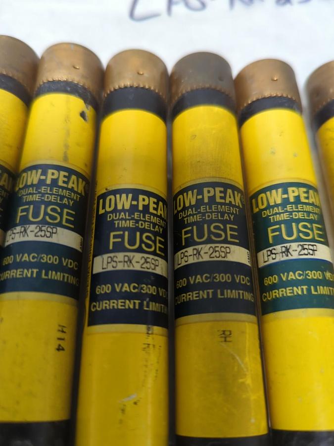 Used COOPER BUSSMANN,LPS-RK-25SP,LOW-PEAK 25 AMP FUSE LOT OF 8 PRE-OWNED