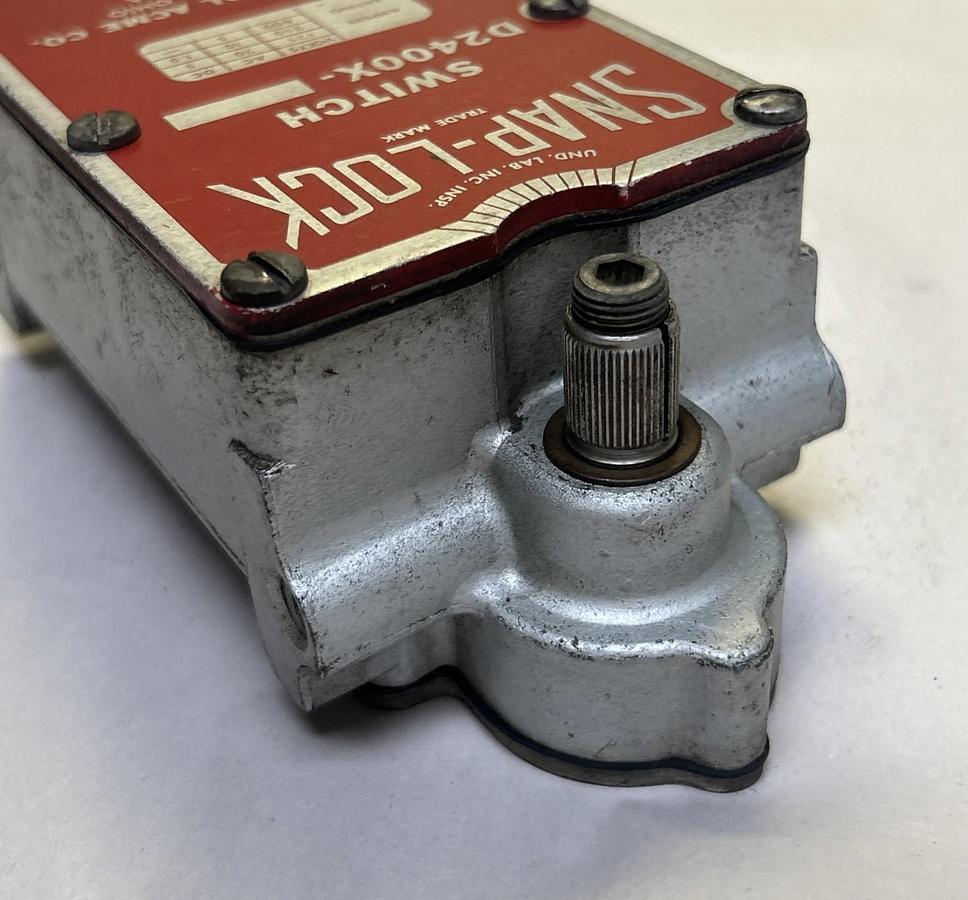 Used NAMCO,D2400X,SNAP-LOCK LIMIT SWITCH