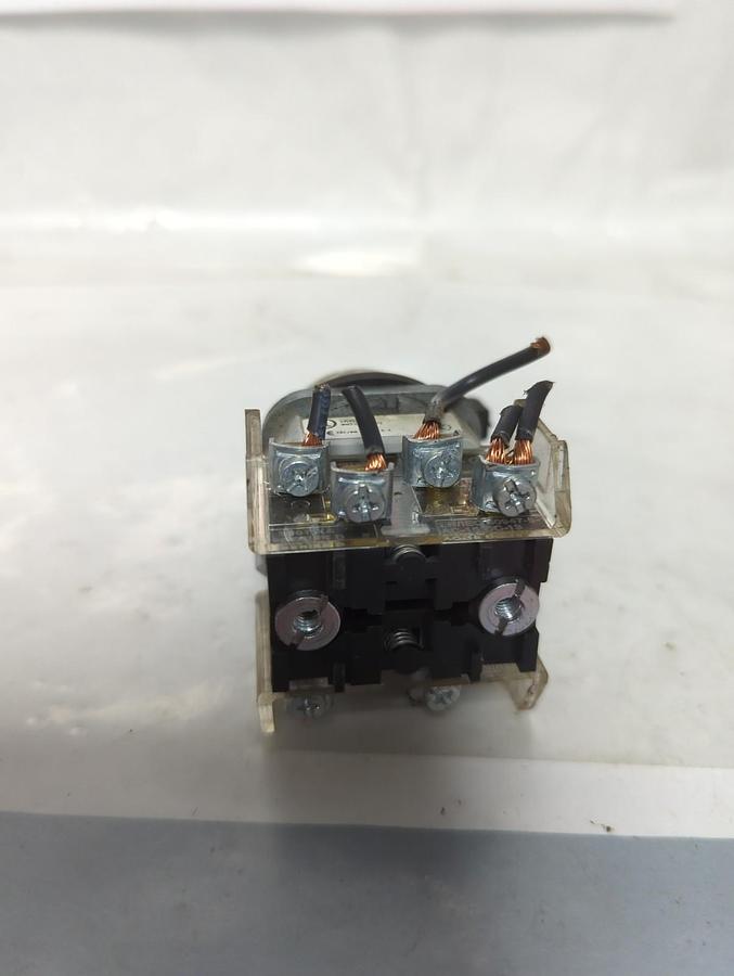 Used ALLEN BRADLEY,800T-J20A,SELECTOR SWITCH SERIES T PRE-OWNED
