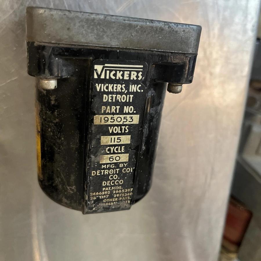 Used VICKERS DECCO,195053,OIL IMMERSED SOLENOID 115V 60Hz