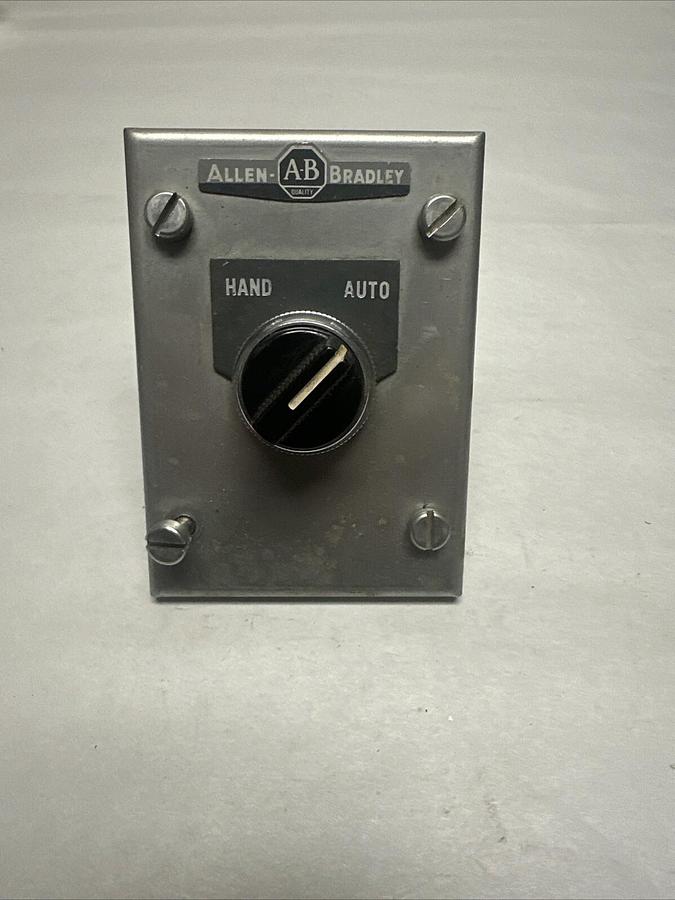 Used Allen-Bradley,800H R2HA4 M,Weather-tight Selector Switch (G077)