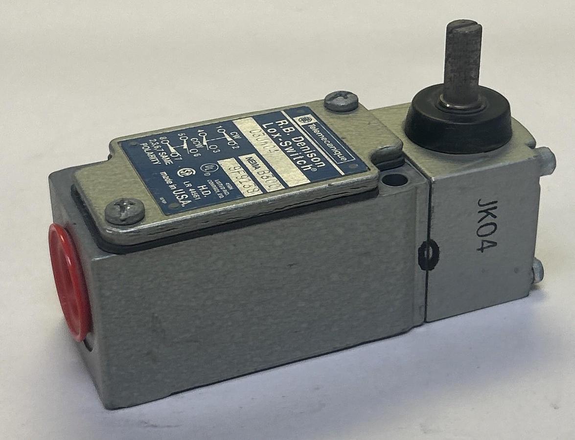 Used TELEMECANIQUE,C3JK04,LIMIT SWITCH