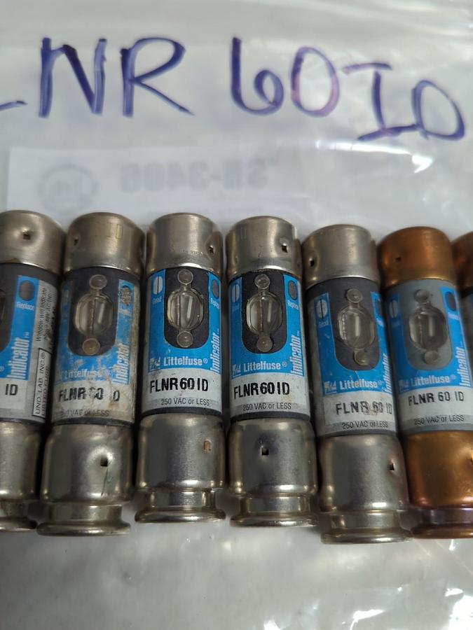 Used LITTELFUSE,FLNR-60ID,INDICATOR 60 AMP FUSE LOT OF 8 PRE-OWNED