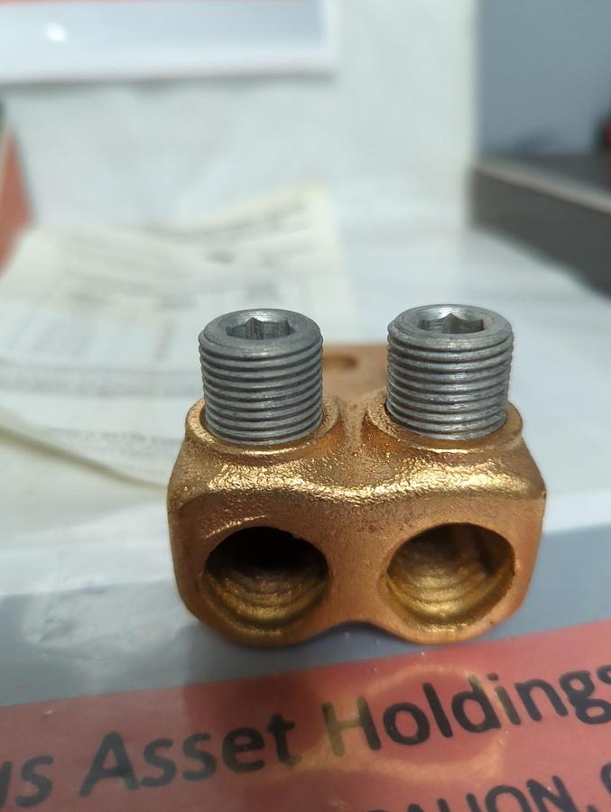 THOMAS & BETTS,32013,LOCK-TITE DOUBLE BARREL LUG 4/0 TO 300 NOS