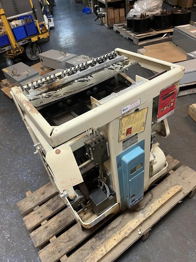 Used GE GENERAL ELECTRIC,AK-2A-50-2,LOW VOLTAGE POWER CIRCUIT BREAKER 1600A 600VAC