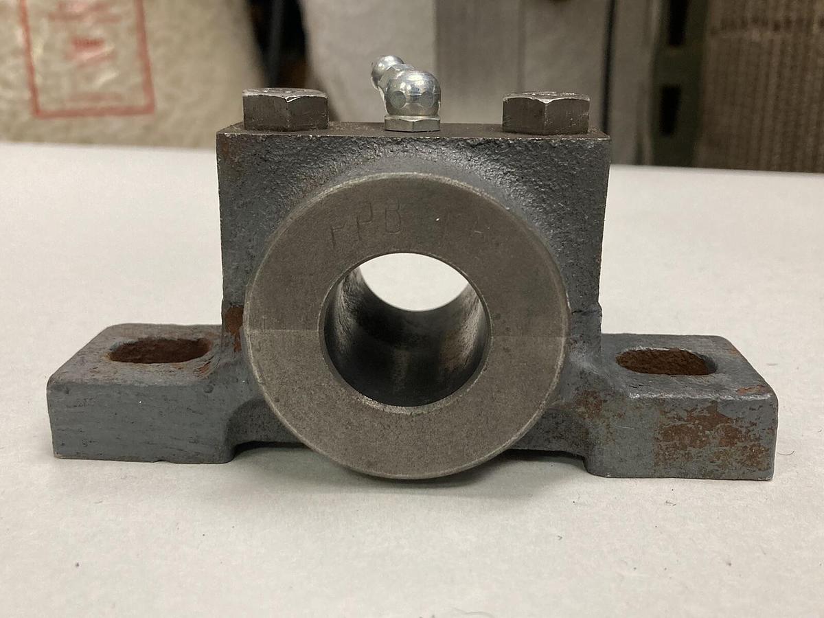 Boston Gear,PPB 16,2-Bolt Pillow Block Plain Sleeve Bearing 1 Inch Bore