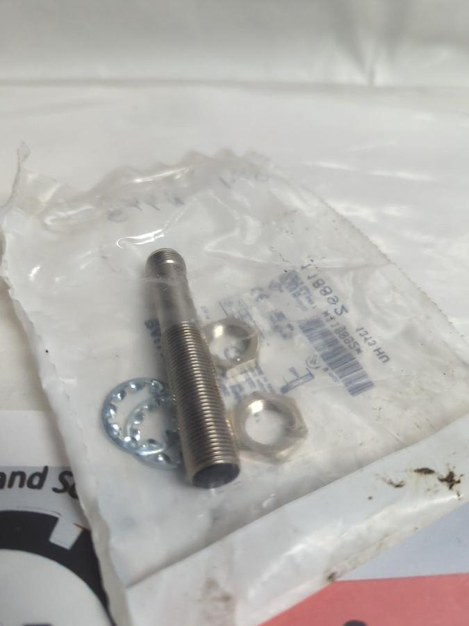 BALLUFF,BES01C8,PROXIMITY SWITCH 10-30VDC NOS