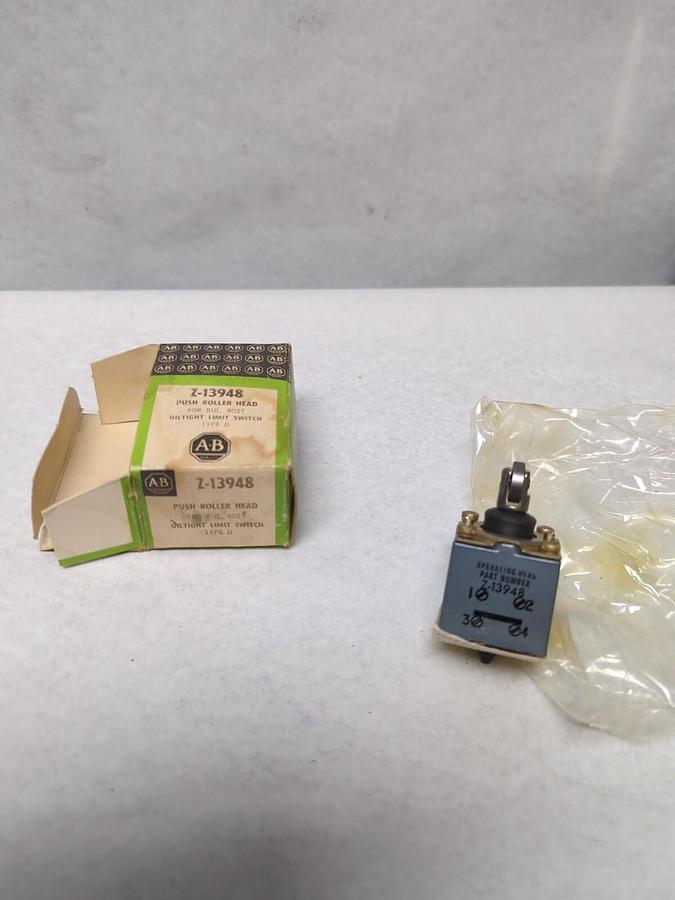 ALLEN BRADLEY,Z-13948,PUSH ROLLER HEAD FOR BUL. 802T NOS