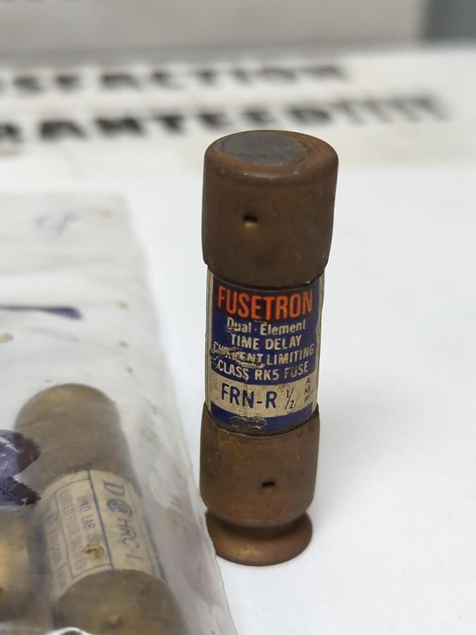 COOPER BUSSMANN,FRN-R 1/2,FUSETRON 1/2 AMP FUSES LOT OF 5 NOS