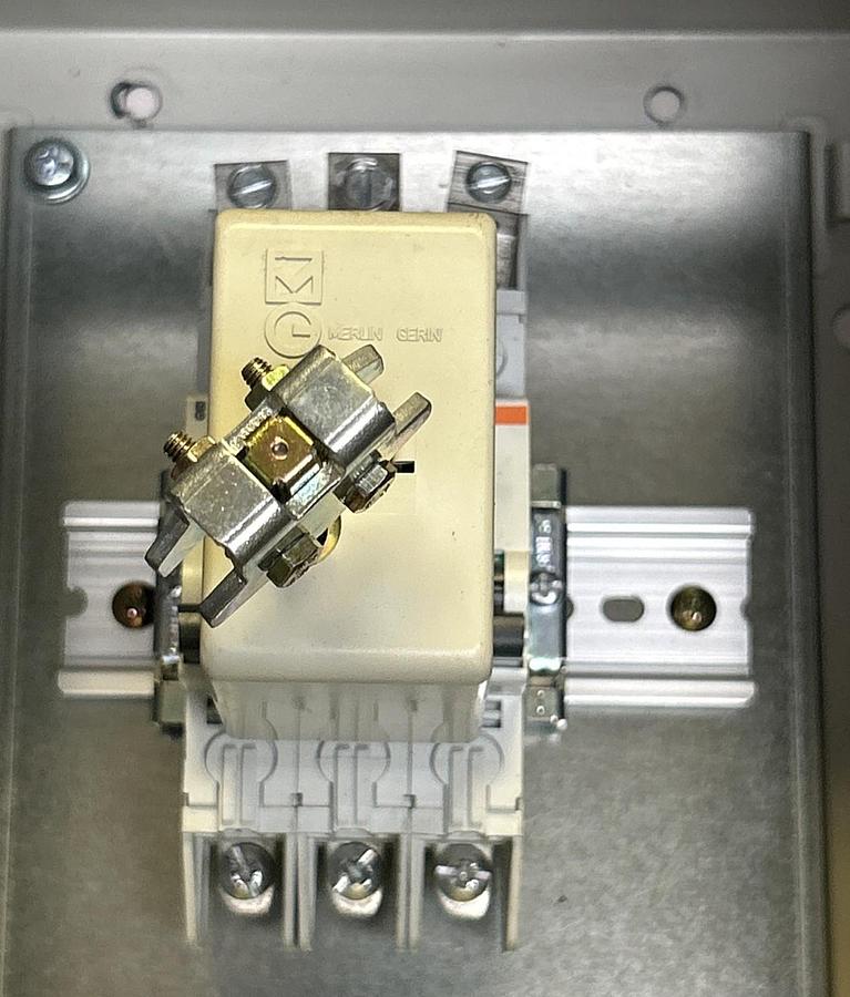 Used NTO,CL20-225U,ENCLOSURE W/ MERLIN GERLIN D35A CIRCUIT BREAKER 35A