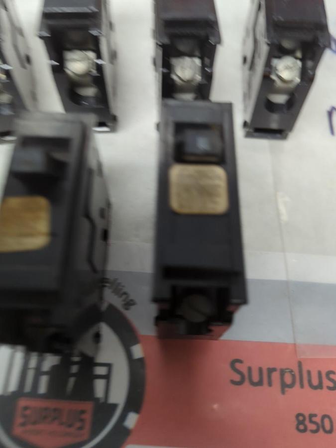 Used CROUSE HINDS,MP115,CIRCUIT BREAKER 1-POLE 15 AMP LOT OF 6 PRE-OWNED