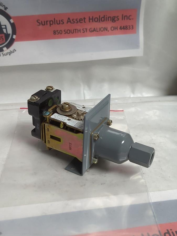 Used ALLEN BRADLEY,836-C6,SERIES A PRESSURE CONTROL SWITCH PRE-OWNED