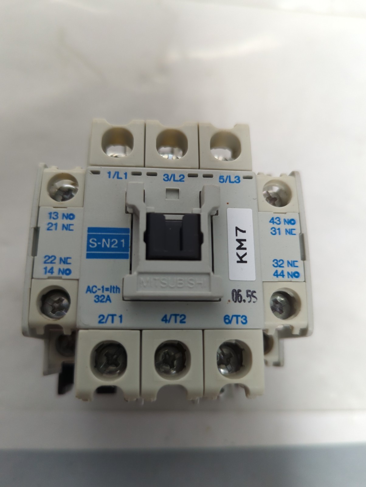 Used MITSUBISHI,S-N21,CONTACTOR PRE-OWNED