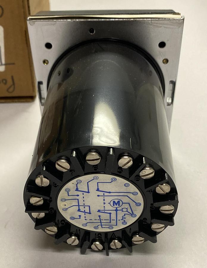 Used DANAHER CONTROLS EAGLE SIGNAL,HP510A601, TIMER 0-30HR 120VAC NEW