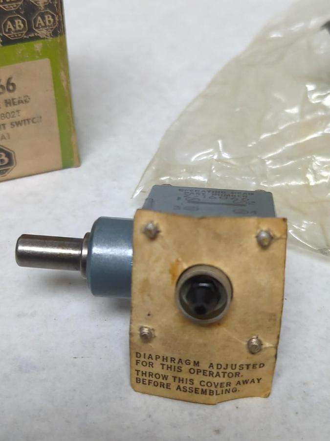 ALLEN-BRADLEY,Z-16066,OPERATING HEAD FOR OILTIGHT LIMIT SWITCH BUL 802T NOS