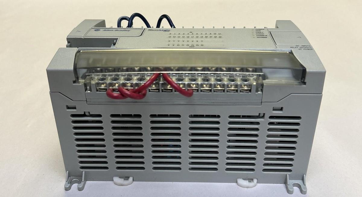 Used ALLEN BRADLEY,1762-L40BWA,MICROLOGIX 1200 CONTROLLER